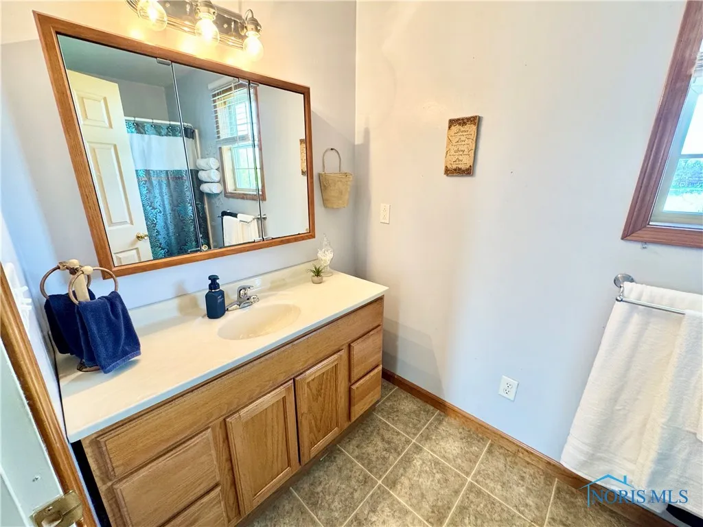 5130 Lake Shore Drive, Defiance, Ohio 43512, 4 Bedrooms Bedrooms, 11 Rooms Rooms,3 BathroomsBathrooms,Residential,For Sale,Lake Shore,6129175