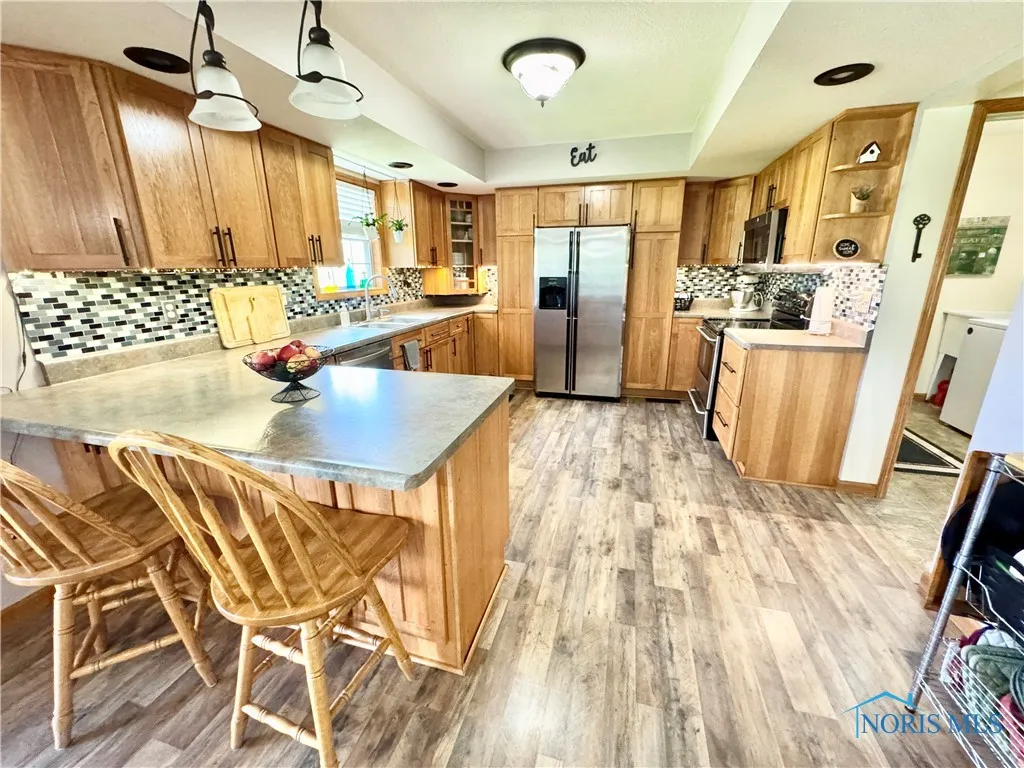 5130 Lake Shore Drive, Defiance, Ohio 43512, 4 Bedrooms Bedrooms, 11 Rooms Rooms,3 BathroomsBathrooms,Residential,For Sale,Lake Shore,6129175