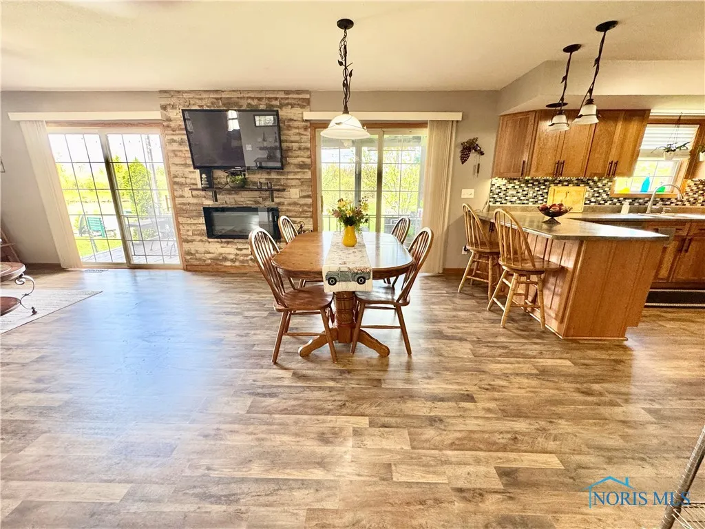 5130 Lake Shore Drive, Defiance, Ohio 43512, 4 Bedrooms Bedrooms, 11 Rooms Rooms,3 BathroomsBathrooms,Residential,For Sale,Lake Shore,6129175