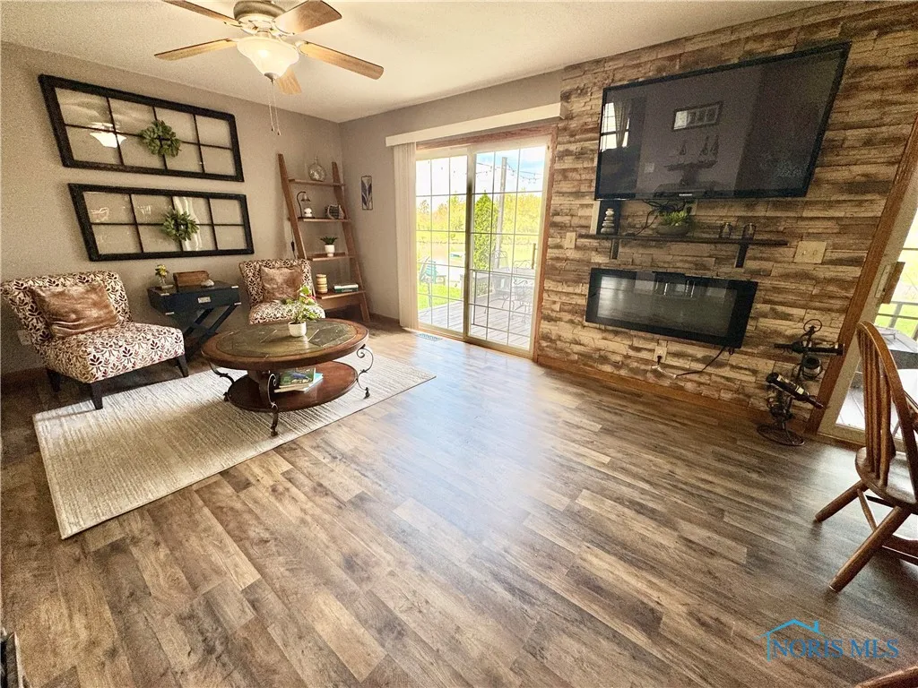 5130 Lake Shore Drive, Defiance, Ohio 43512, 4 Bedrooms Bedrooms, 11 Rooms Rooms,3 BathroomsBathrooms,Residential,For Sale,Lake Shore,6129175