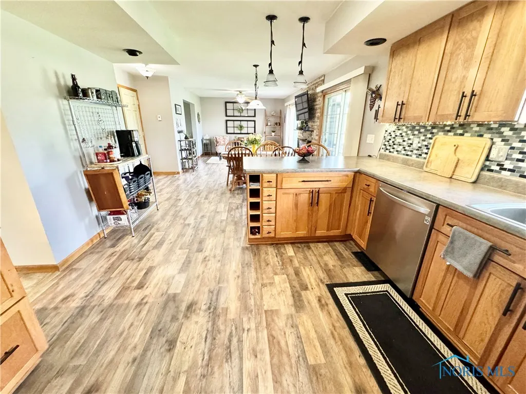5130 Lake Shore Drive, Defiance, Ohio 43512, 4 Bedrooms Bedrooms, 11 Rooms Rooms,3 BathroomsBathrooms,Residential,For Sale,Lake Shore,6129175