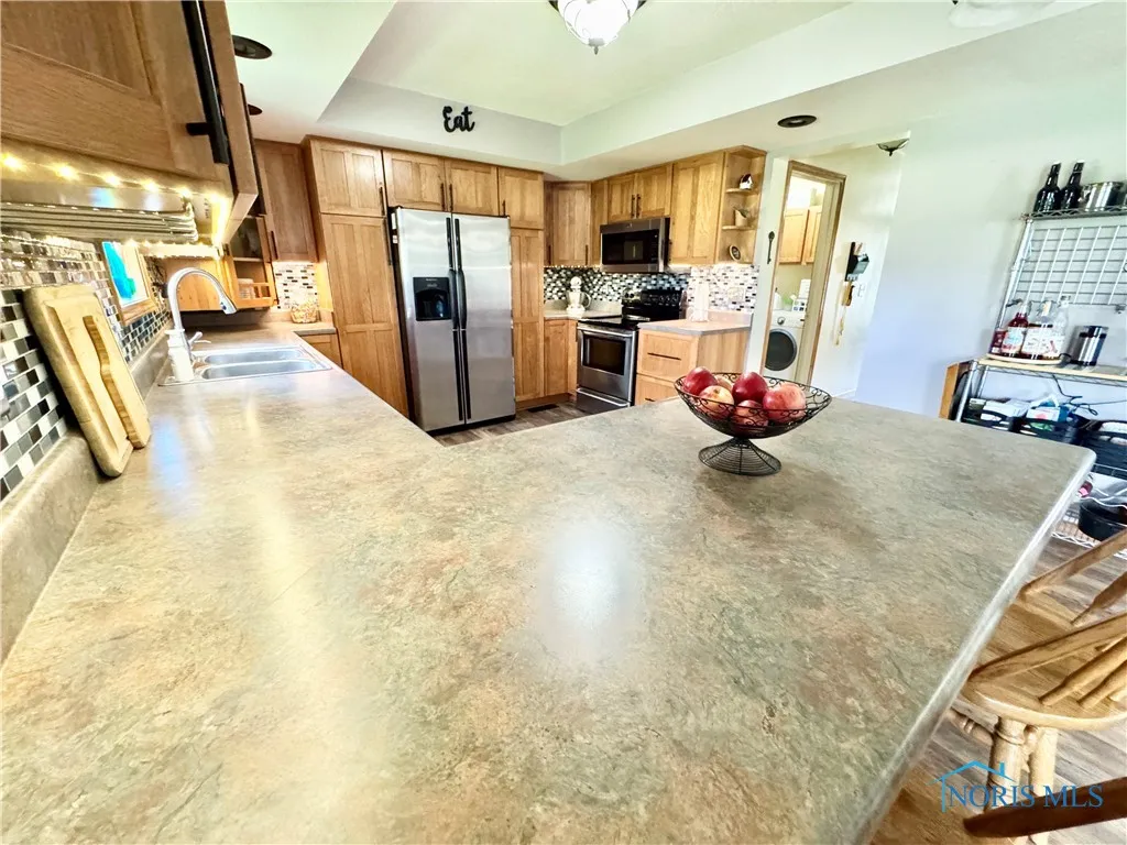5130 Lake Shore Drive, Defiance, Ohio 43512, 4 Bedrooms Bedrooms, 11 Rooms Rooms,3 BathroomsBathrooms,Residential,For Sale,Lake Shore,6129175