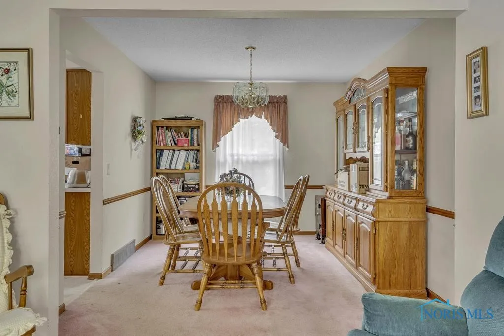 3739 Wild Pheasant Lane, Sylvania, Ohio 43560, 4 Bedrooms Bedrooms, 9 Rooms Rooms,3 BathroomsBathrooms,Residential,For Sale,Wild Pheasant,6129202