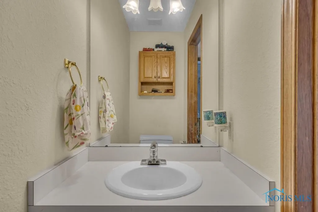 3739 Wild Pheasant Lane, Sylvania, Ohio 43560, 4 Bedrooms Bedrooms, 9 Rooms Rooms,3 BathroomsBathrooms,Residential,For Sale,Wild Pheasant,6129202