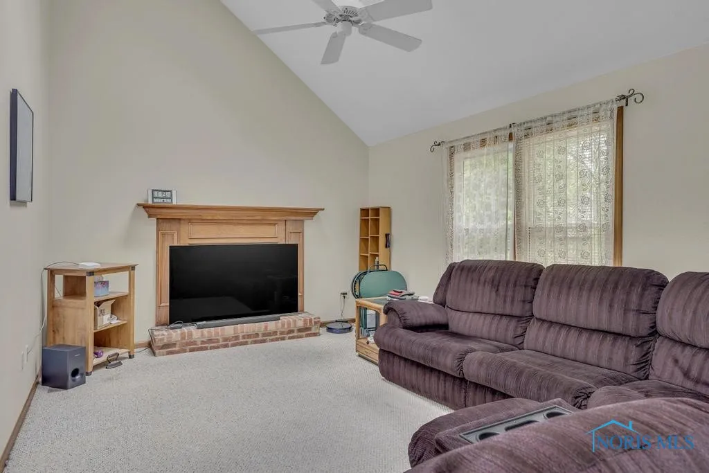 3739 Wild Pheasant Lane, Sylvania, Ohio 43560, 4 Bedrooms Bedrooms, 9 Rooms Rooms,3 BathroomsBathrooms,Residential,For Sale,Wild Pheasant,6129202