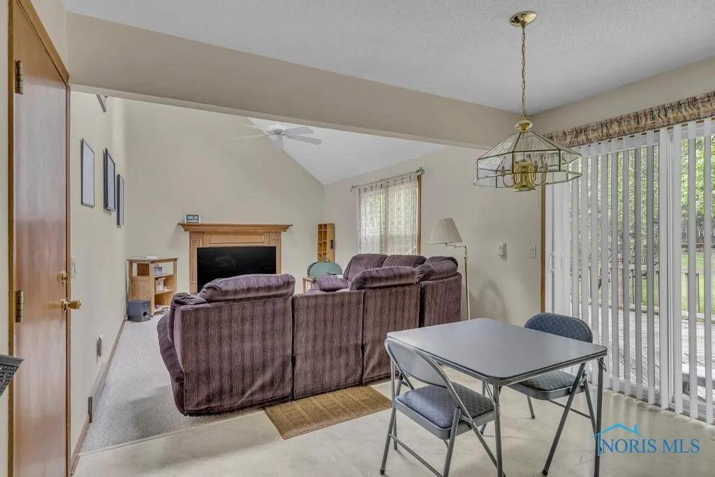 3739 Wild Pheasant Lane, Sylvania, Ohio 43560, 4 Bedrooms Bedrooms, 9 Rooms Rooms,3 BathroomsBathrooms,Residential,For Sale,Wild Pheasant,6129202