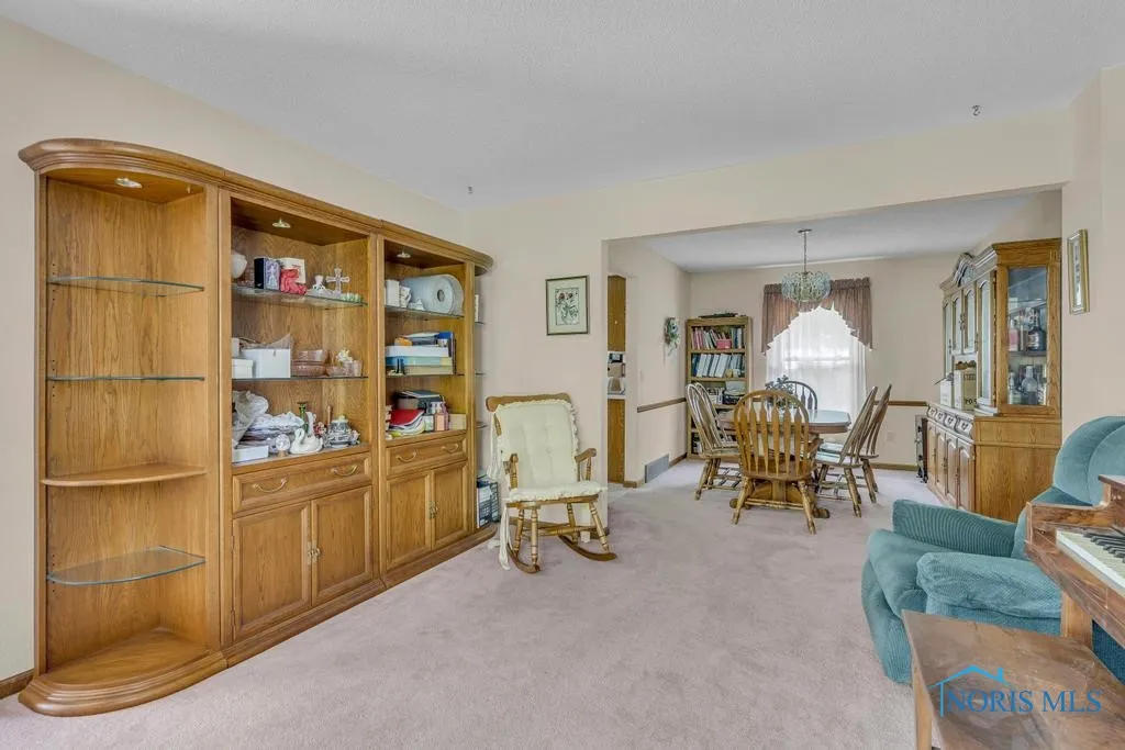 3739 Wild Pheasant Lane, Sylvania, Ohio 43560, 4 Bedrooms Bedrooms, 9 Rooms Rooms,3 BathroomsBathrooms,Residential,For Sale,Wild Pheasant,6129202