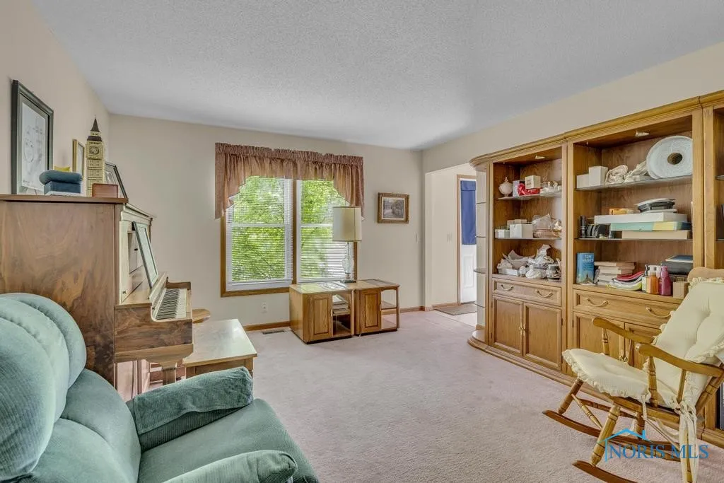 3739 Wild Pheasant Lane, Sylvania, Ohio 43560, 4 Bedrooms Bedrooms, 9 Rooms Rooms,3 BathroomsBathrooms,Residential,For Sale,Wild Pheasant,6129202