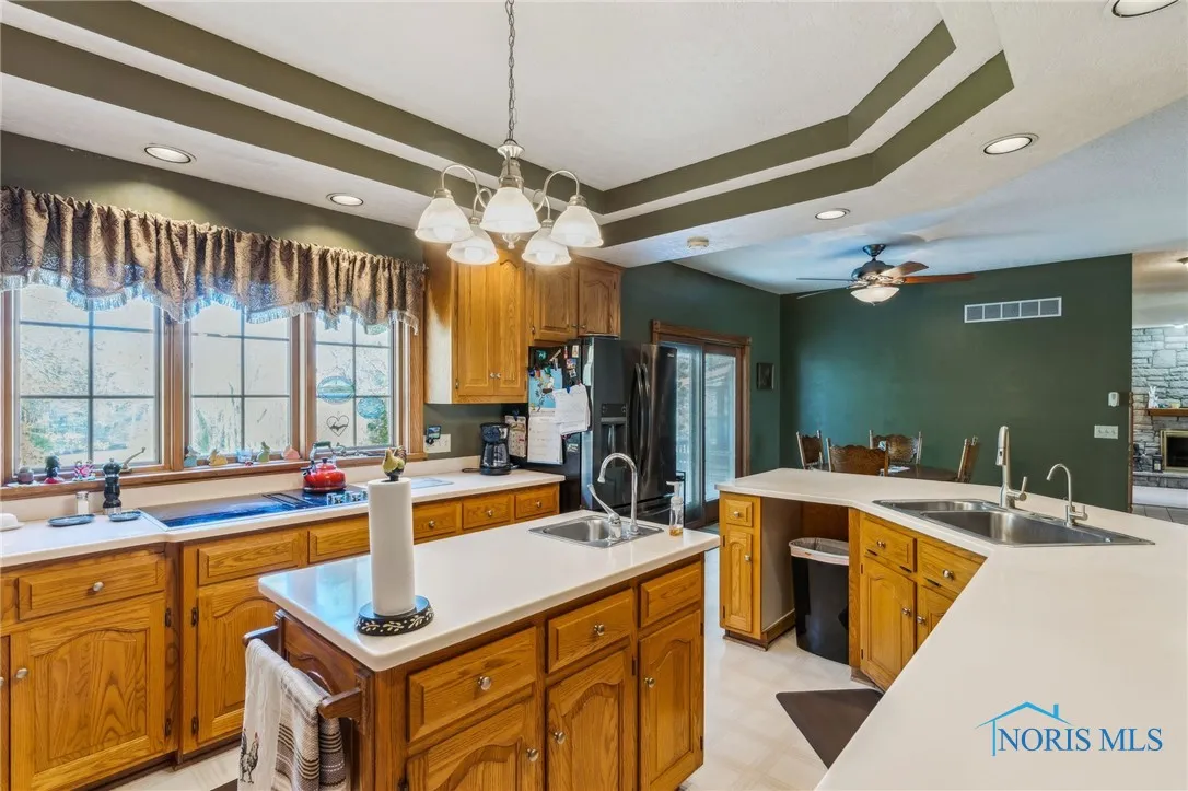 125 W Woodmere Drive, Tiffin, Ohio 44883, 6 Bedrooms Bedrooms, 13 Rooms Rooms,5 BathroomsBathrooms,Residential,For Sale,Woodmere,6129263