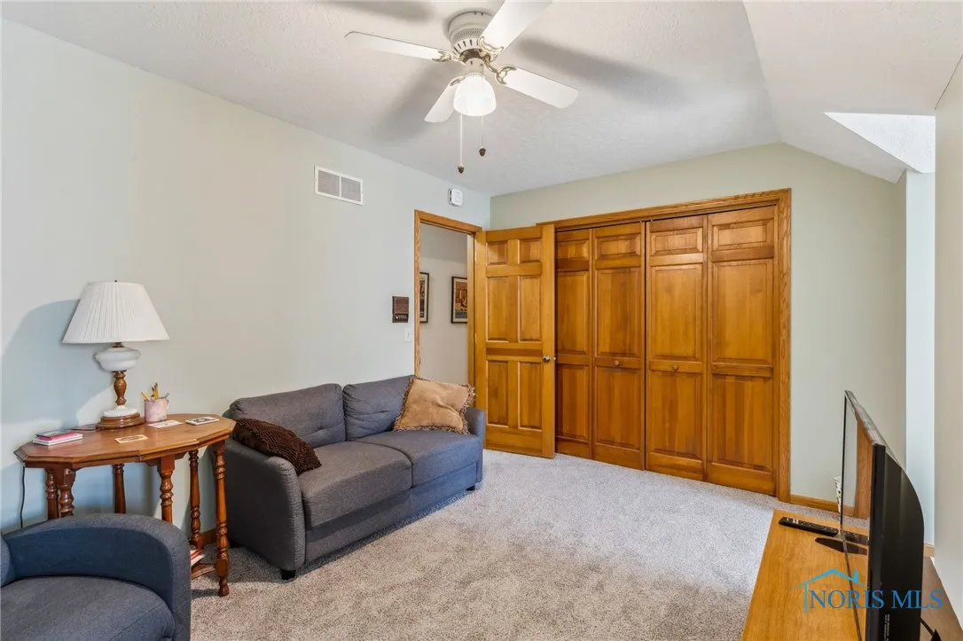 125 W Woodmere Drive, Tiffin, Ohio 44883, 6 Bedrooms Bedrooms, 13 Rooms Rooms,5 BathroomsBathrooms,Residential,For Sale,Woodmere,6129263