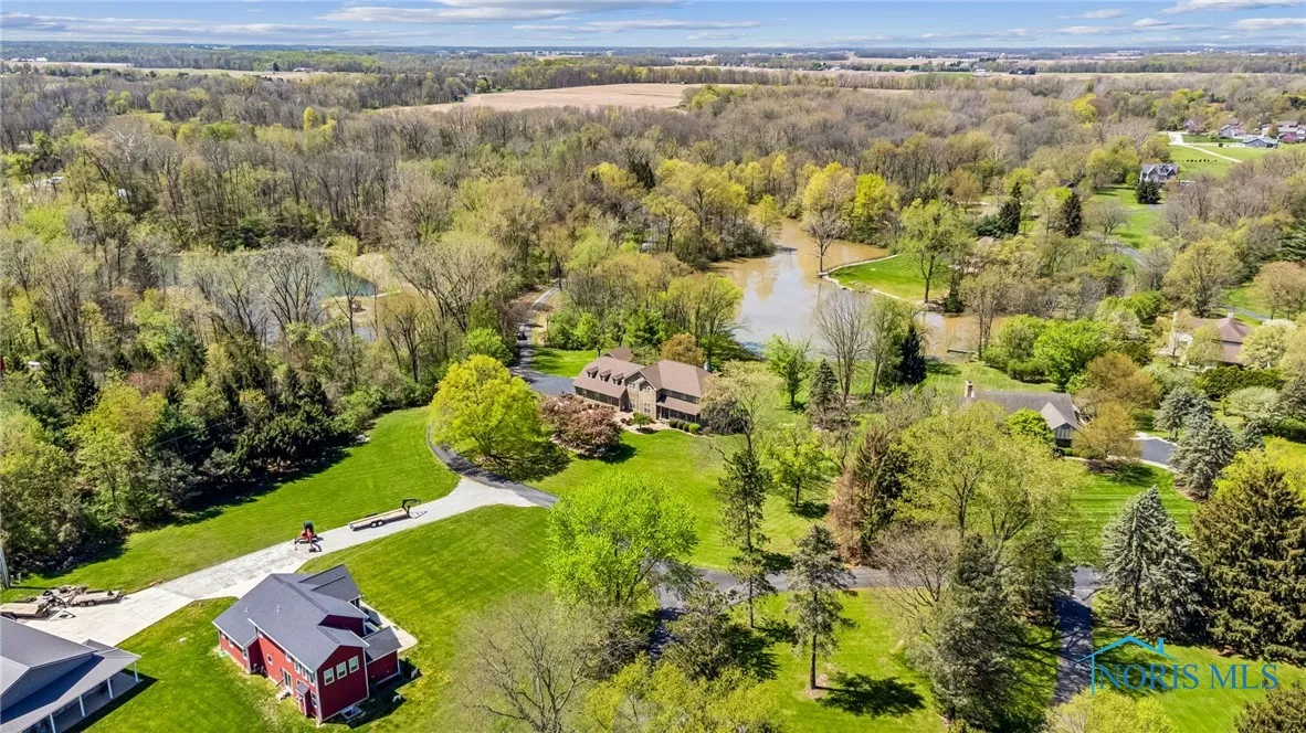 125 W Woodmere Drive, Tiffin, Ohio 44883, 6 Bedrooms Bedrooms, 13 Rooms Rooms,5 BathroomsBathrooms,Residential,For Sale,Woodmere,6129263