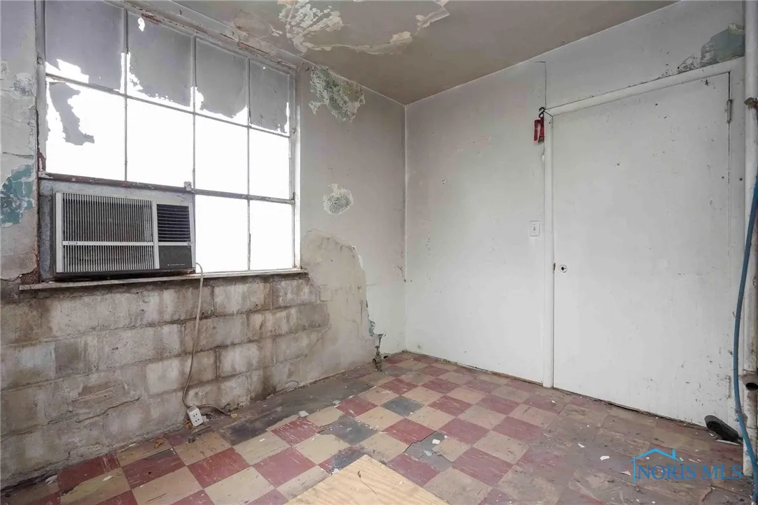 300 W Front Street, Findlay, Ohio 45840, ,Commercial Sale,For Sale,Front,6129251