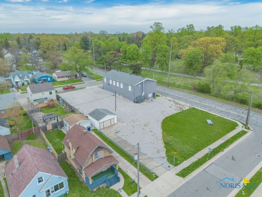 1701 Stahlwood Avenue, Toledo, Ohio 43613, ,Commercial Sale,For Sale,Stahlwood,6129362