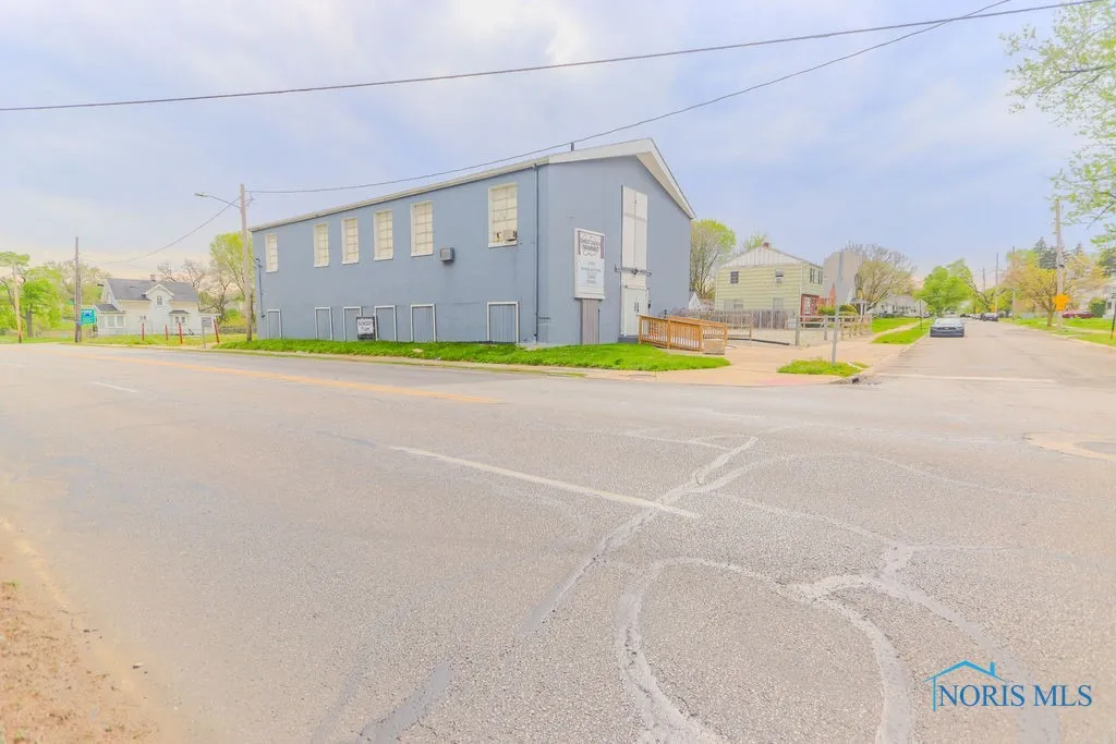 1701 Stahlwood Avenue, Toledo, Ohio 43613, ,Commercial Sale,For Sale,Stahlwood,6129362