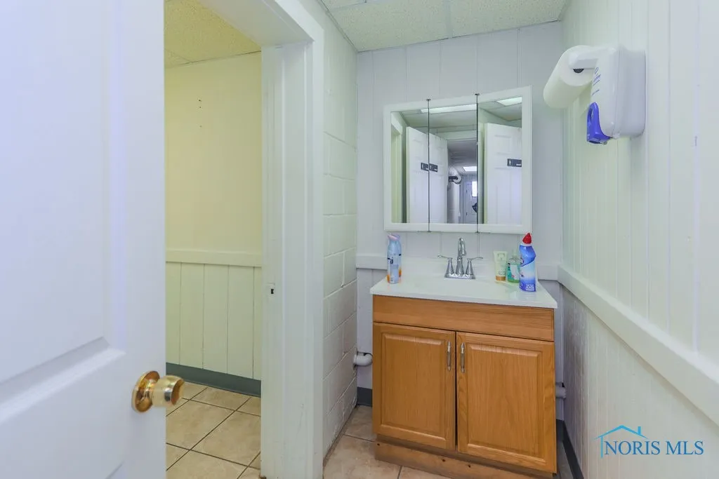 1701 Stahlwood Avenue, Toledo, Ohio 43613, ,Commercial Sale,For Sale,Stahlwood,6129362