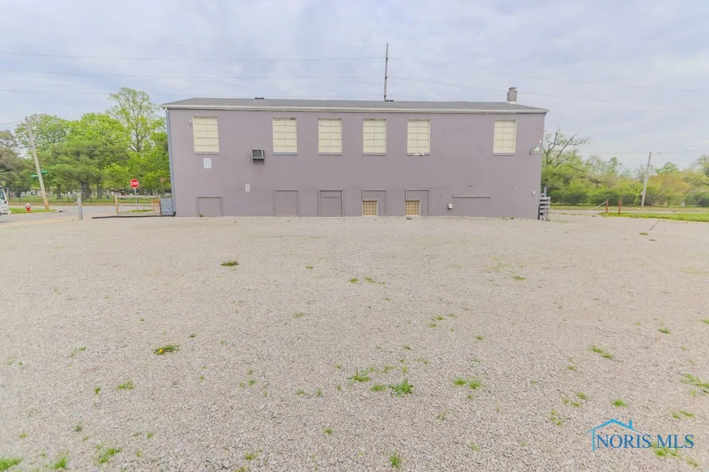 1701 Stahlwood Avenue, Toledo, Ohio 43613, ,Commercial Sale,For Sale,Stahlwood,6129362