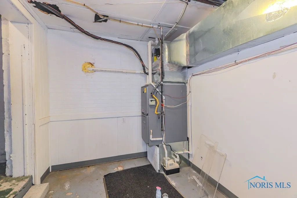 1701 Stahlwood Avenue, Toledo, Ohio 43613, ,Commercial Sale,For Sale,Stahlwood,6129362