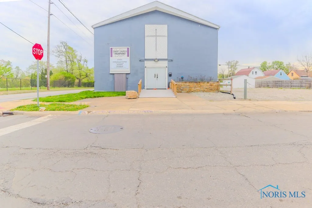 1701 Stahlwood Avenue, Toledo, Ohio 43613, ,Commercial Sale,For Sale,Stahlwood,6129362