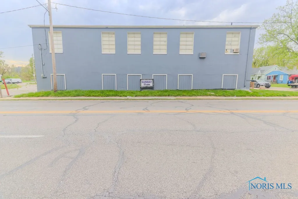 1701 Stahlwood Avenue, Toledo, Ohio 43613, ,Commercial Sale,For Sale,Stahlwood,6129362