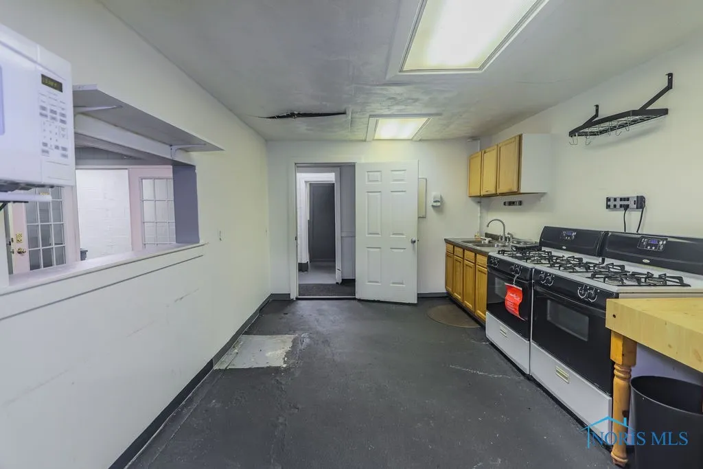 1701 Stahlwood Avenue, Toledo, Ohio 43613, ,Commercial Sale,For Sale,Stahlwood,6129362