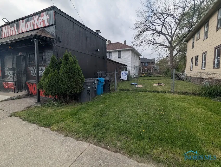 803 Bush Street, Toledo, Ohio 43604, ,Commercial Lease,For Rent,Bush,6129359