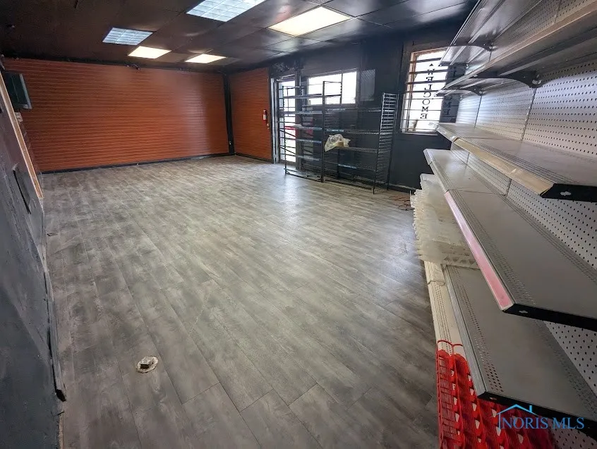 803 Bush Street, Toledo, Ohio 43604, ,Commercial Lease,For Rent,Bush,6129359