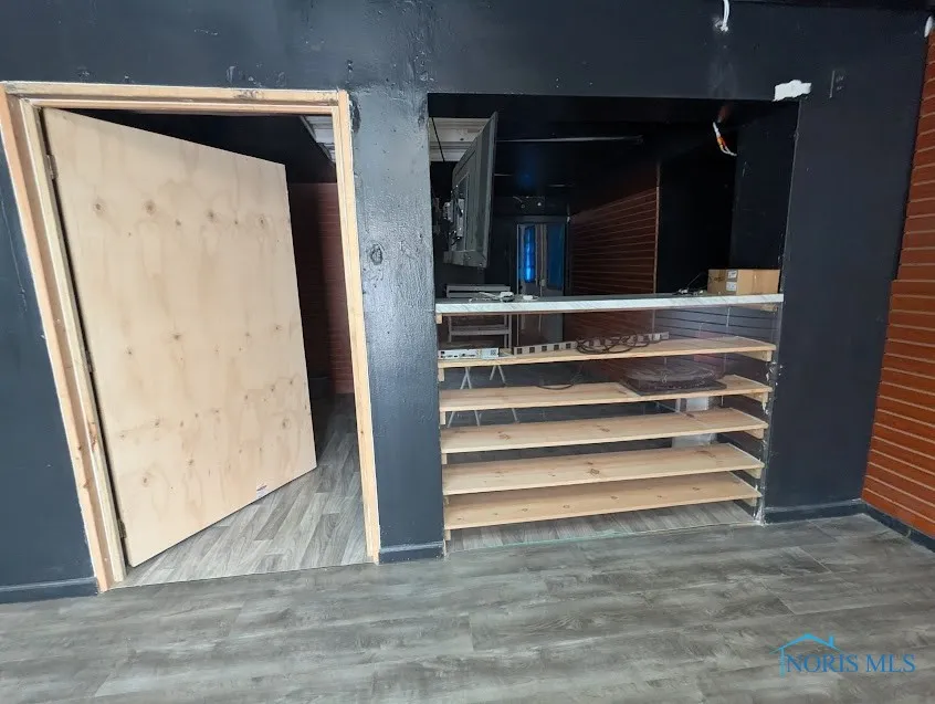803 Bush Street, Toledo, Ohio 43604, ,Commercial Lease,For Rent,Bush,6129359