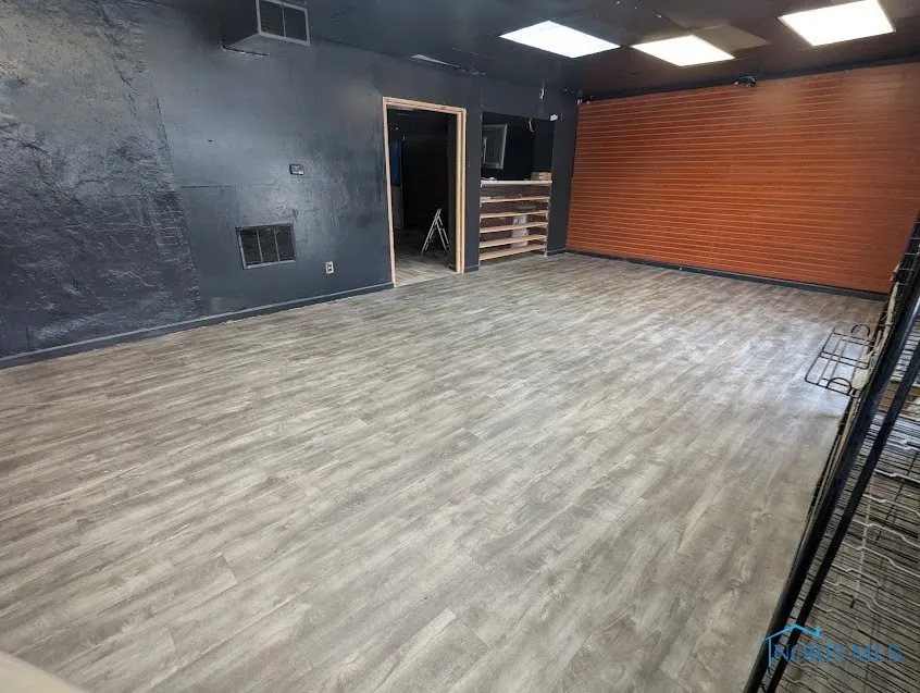 803 Bush Street, Toledo, Ohio 43604, ,Commercial Lease,For Rent,Bush,6129359
