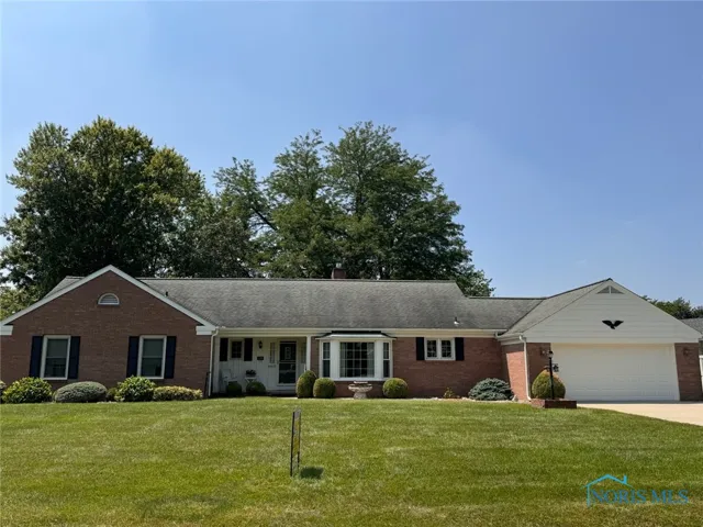 1006 Fairlawn Drive, Bryan, Ohio 43506, 3 Bedrooms Bedrooms, 9 Rooms Rooms,3 BathroomsBathrooms,Residential,For Sale,Fairlawn,6129442