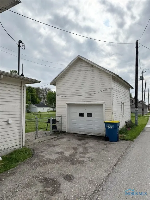 318 S Main Street, Newark, Ohio 45872, 5 Bedrooms Bedrooms, 8 Rooms Rooms,2 BathroomsBathrooms,Residential,For Sale,Main,6129582