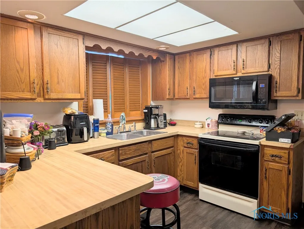 1270 S Park Lane, Wauseon, Ohio 43567, 3 Bedrooms Bedrooms, 9 Rooms Rooms,2 BathroomsBathrooms,Residential,For Sale,Park,6129691