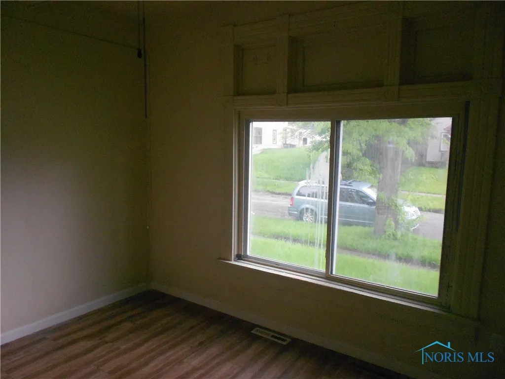 678 Congress Street, Toledo, Ohio 43609, 2 Bedrooms Bedrooms, 5 Rooms Rooms,1 BathroomBathrooms,Residential Lease,For Rent,Congress,6129944