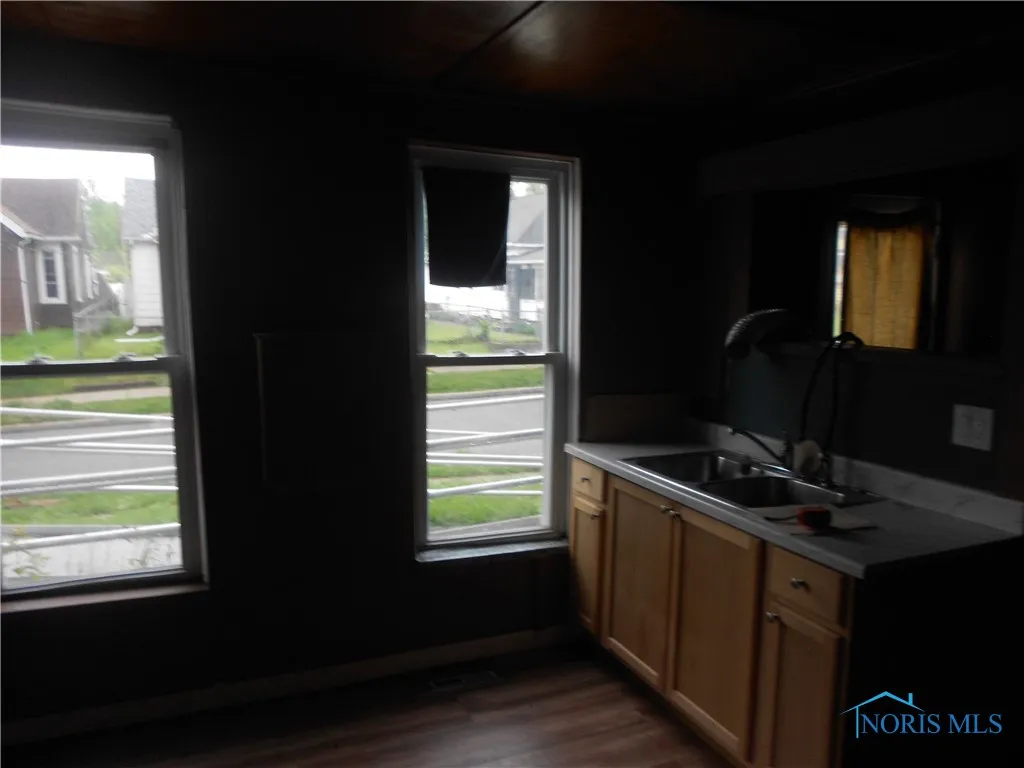 678 Congress Street, Toledo, Ohio 43609, 2 Bedrooms Bedrooms, 5 Rooms Rooms,1 BathroomBathrooms,Residential Lease,For Rent,Congress,6129944