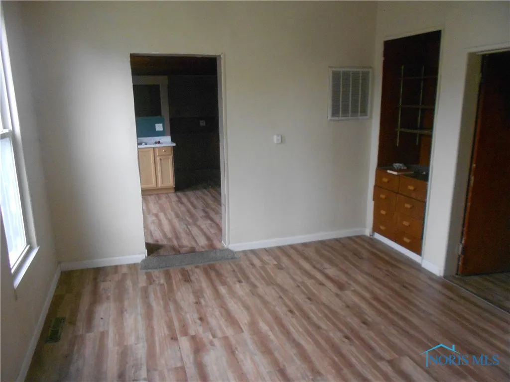 678 Congress Street, Toledo, Ohio 43609, 2 Bedrooms Bedrooms, 5 Rooms Rooms,1 BathroomBathrooms,Residential Lease,For Rent,Congress,6129944