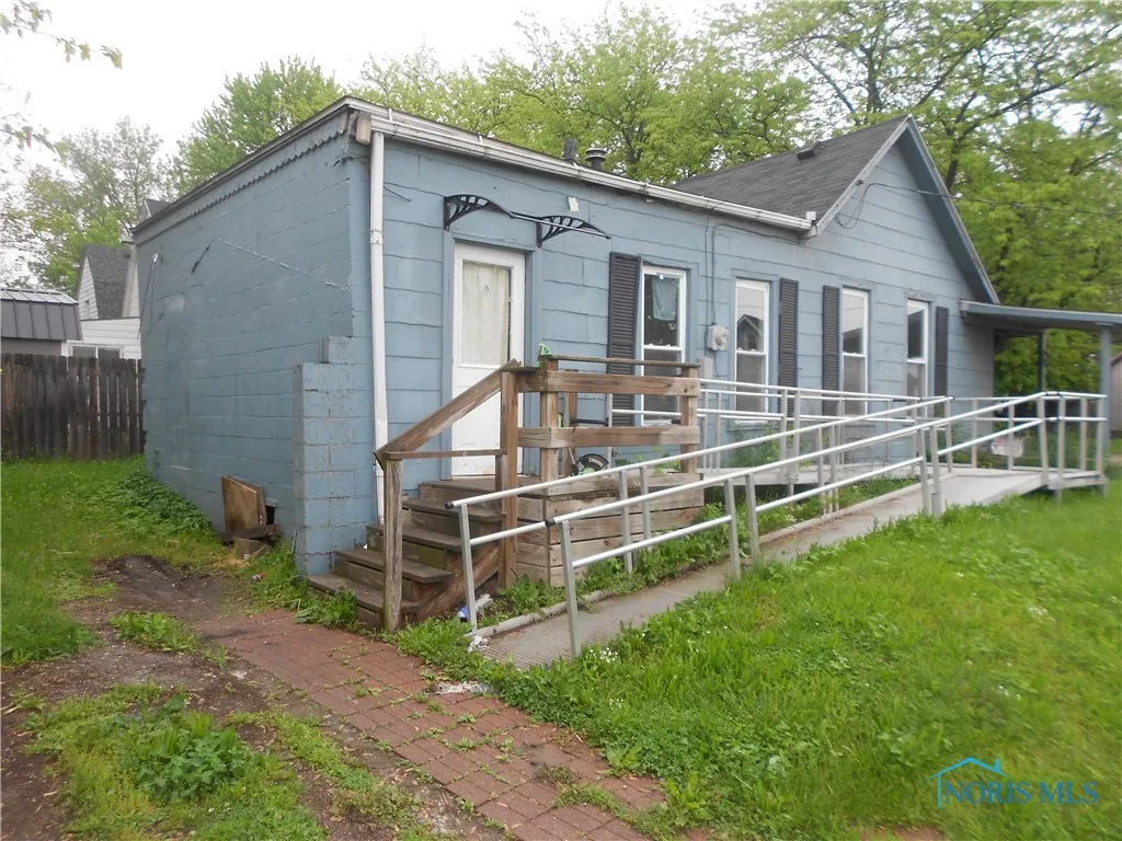 678 Congress Street, Toledo, Ohio 43609, 2 Bedrooms Bedrooms, 5 Rooms Rooms,1 BathroomBathrooms,Residential Lease,For Rent,Congress,6129944