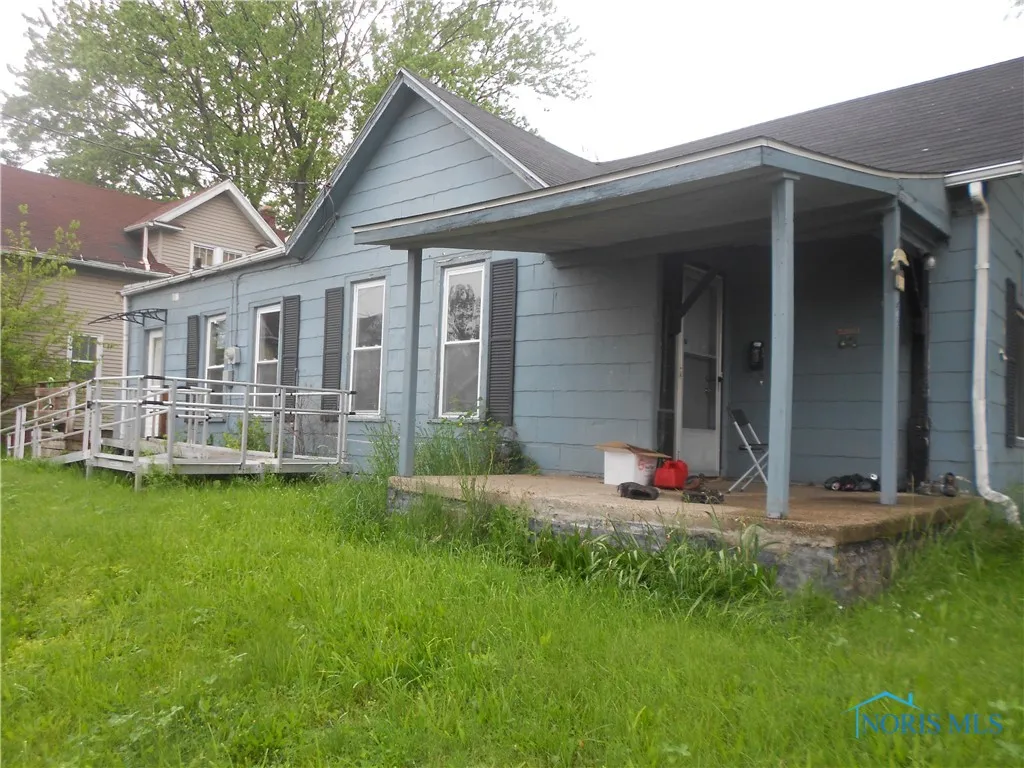 678 Congress Street, Toledo, Ohio 43609, 2 Bedrooms Bedrooms, 5 Rooms Rooms,1 BathroomBathrooms,Residential Lease,For Rent,Congress,6129944