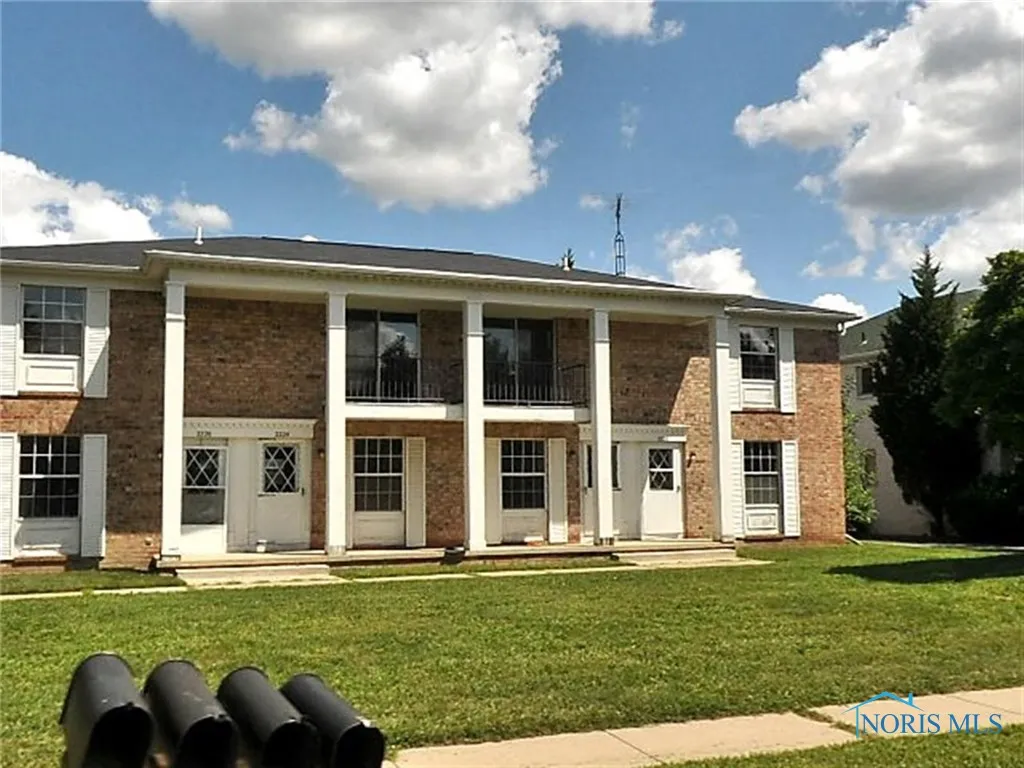 2208 Rockspring Road B, Toledo, Ohio 43614, 2 Bedrooms Bedrooms, ,1 BathroomBathrooms,Residential Lease,For Rent,Rockspring,6130147