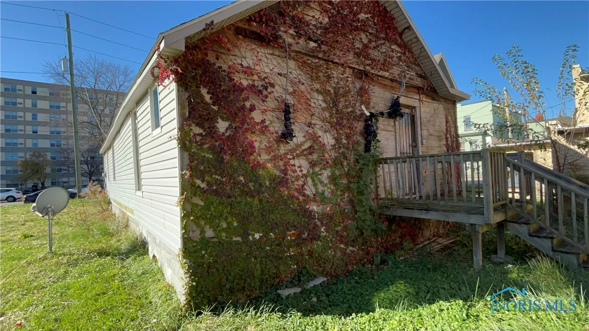 626 Walnut Street, Toledo, Ohio 43604, 3 Bedrooms Bedrooms, 5 Rooms Rooms,1 BathroomBathrooms,Residential,For Sale,Walnut,6130153
