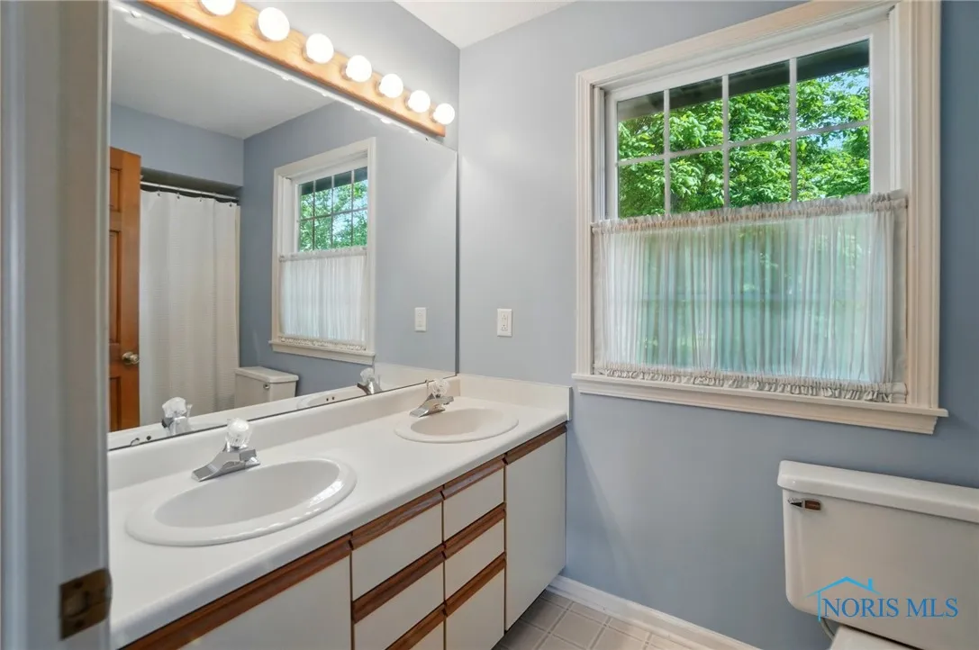 1301 Forest Park, Findlay, Ohio 45840, 3 Bedrooms Bedrooms, 8 Rooms Rooms,3 BathroomsBathrooms,Residential,For Sale,Forest,6130192