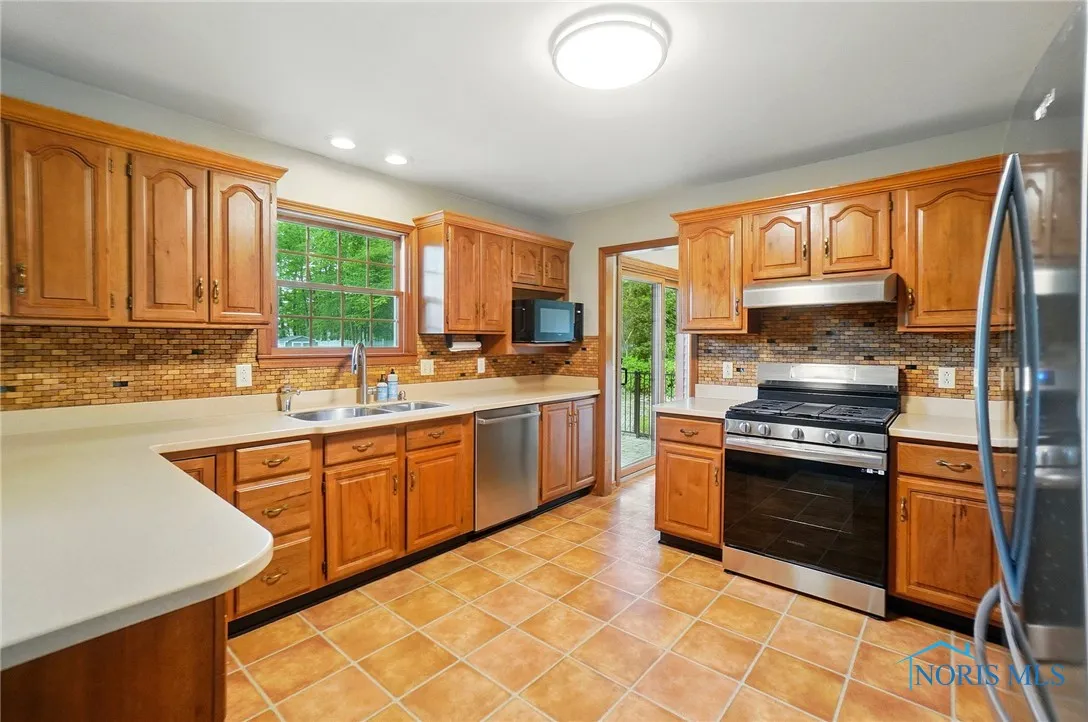 1301 Forest Park, Findlay, Ohio 45840, 3 Bedrooms Bedrooms, 8 Rooms Rooms,3 BathroomsBathrooms,Residential,For Sale,Forest,6130192
