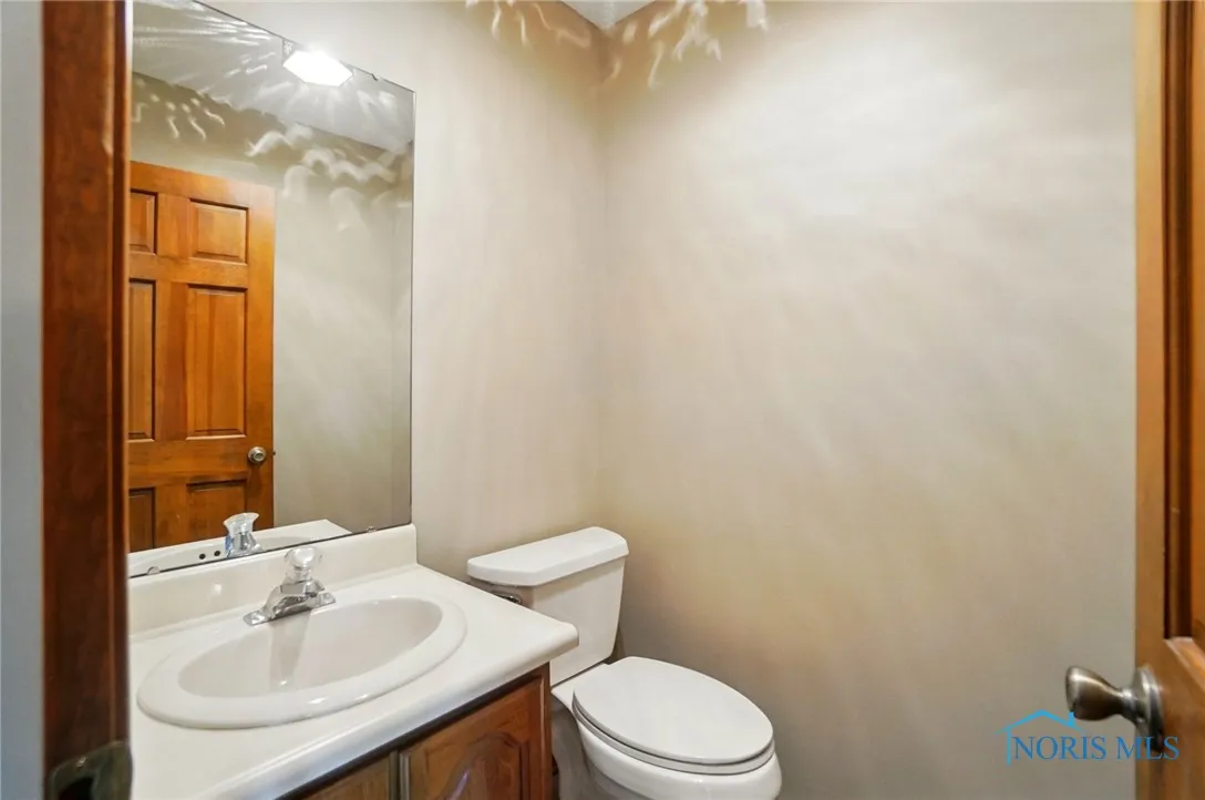 1301 Forest Park, Findlay, Ohio 45840, 3 Bedrooms Bedrooms, 8 Rooms Rooms,3 BathroomsBathrooms,Residential,For Sale,Forest,6130192