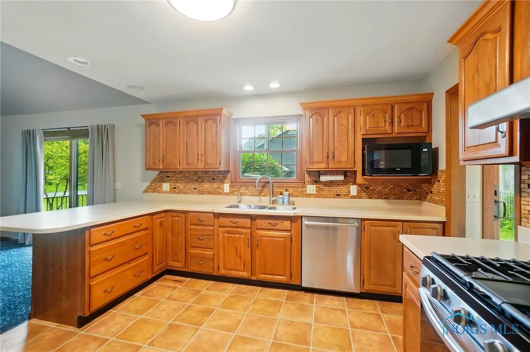 1301 Forest Park, Findlay, Ohio 45840, 3 Bedrooms Bedrooms, 8 Rooms Rooms,3 BathroomsBathrooms,Residential,For Sale,Forest,6130192