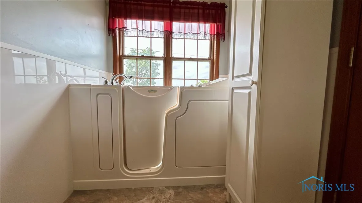 12327 Buckeye Drive, Paulding, Ohio 45879, 3 Bedrooms Bedrooms, 8 Rooms Rooms,3 BathroomsBathrooms,Residential,For Sale,Buckeye,6130180