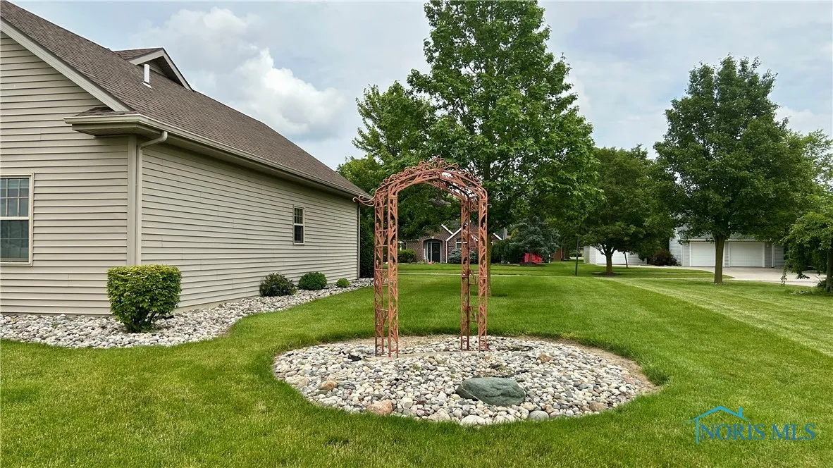 12327 Buckeye Drive, Paulding, Ohio 45879, 3 Bedrooms Bedrooms, 8 Rooms Rooms,3 BathroomsBathrooms,Residential,For Sale,Buckeye,6130180