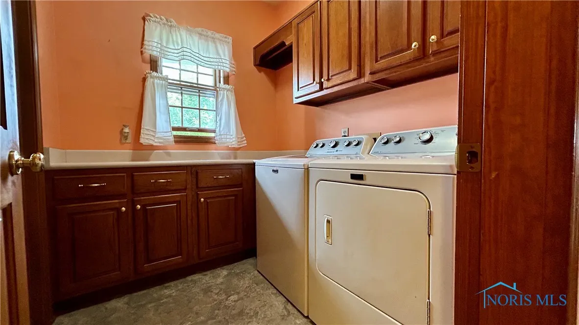 12327 Buckeye Drive, Paulding, Ohio 45879, 3 Bedrooms Bedrooms, 8 Rooms Rooms,3 BathroomsBathrooms,Residential,For Sale,Buckeye,6130180