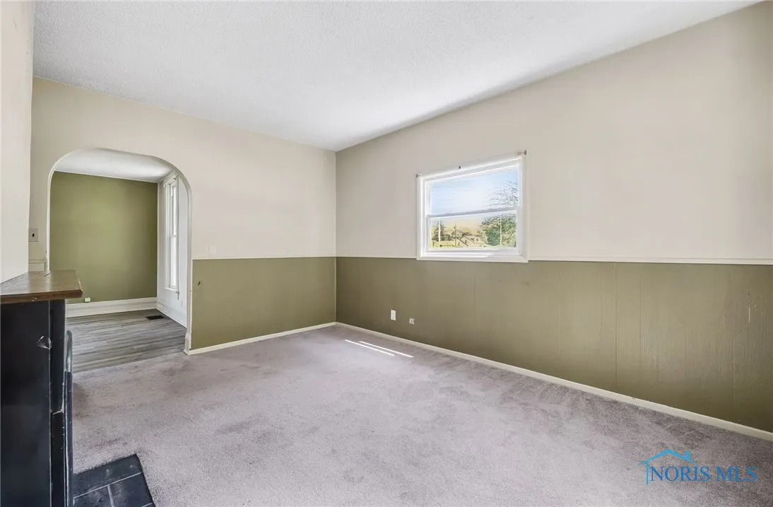 446 Center Street, Findlay, Ohio 45840, 2 Bedrooms Bedrooms, 8 Rooms Rooms,2 BathroomsBathrooms,Residential,For Sale,Center,6130138