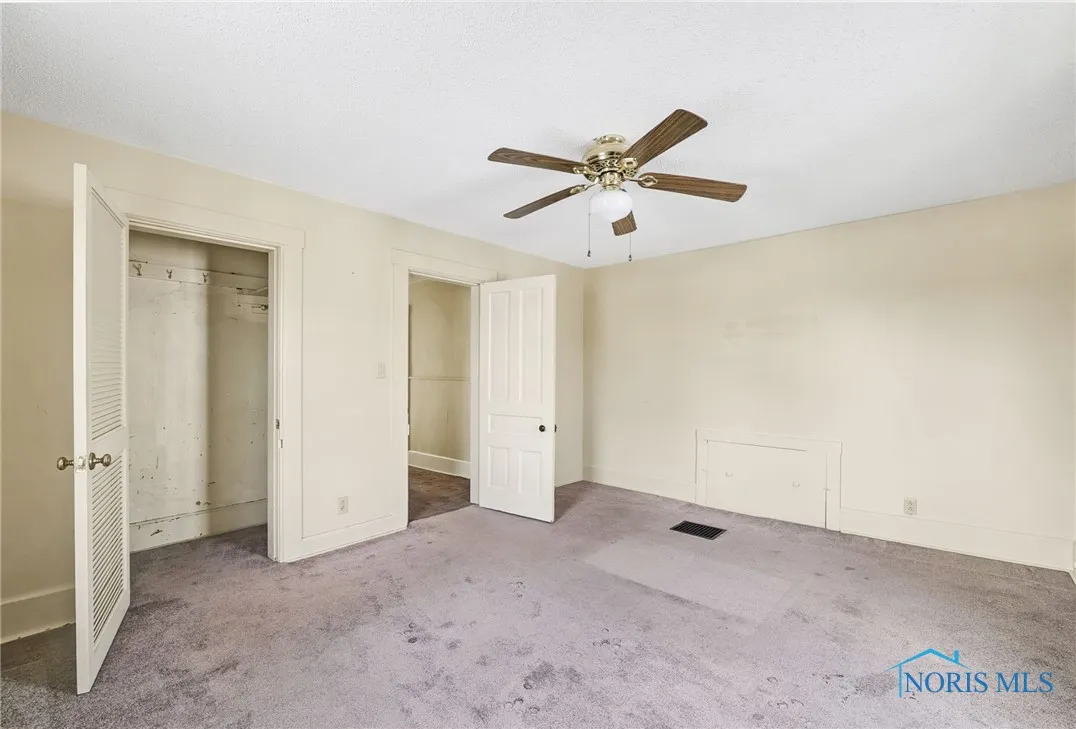 446 Center Street, Findlay, Ohio 45840, 2 Bedrooms Bedrooms, 8 Rooms Rooms,2 BathroomsBathrooms,Residential,For Sale,Center,6130138
