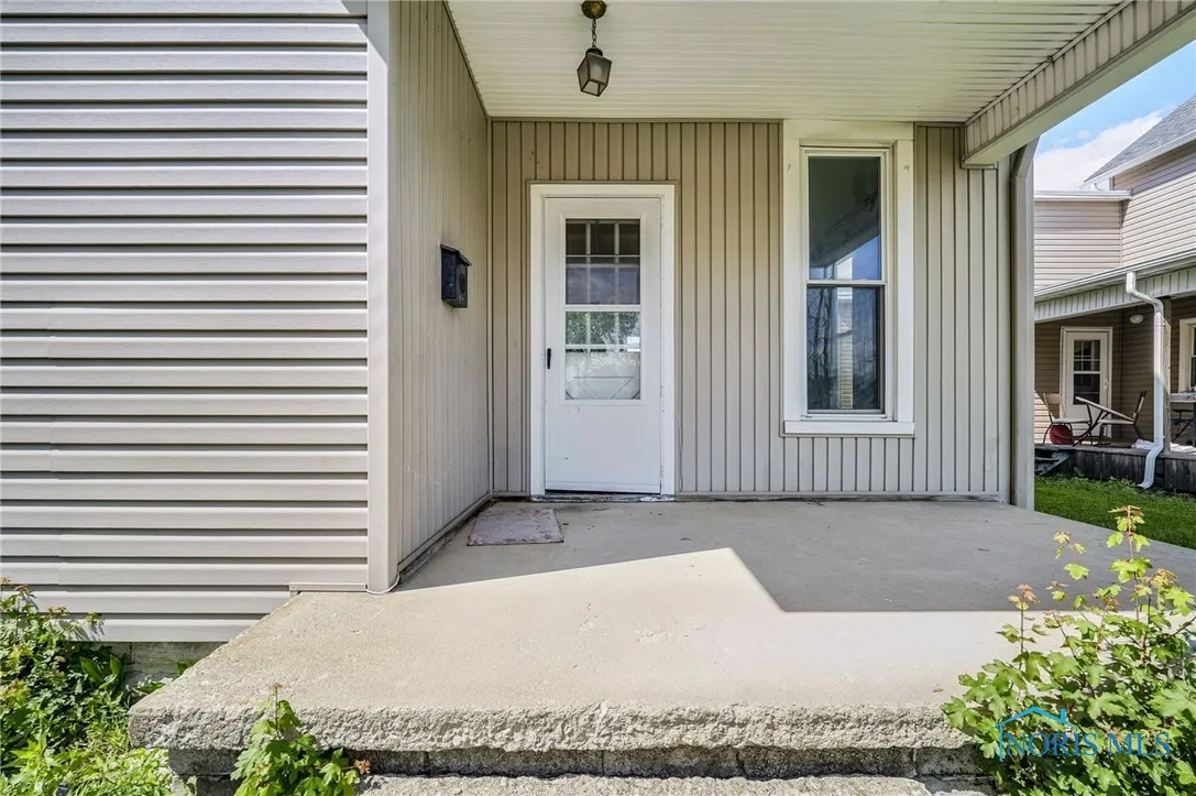 446 Center Street, Findlay, Ohio 45840, 2 Bedrooms Bedrooms, 8 Rooms Rooms,2 BathroomsBathrooms,Residential,For Sale,Center,6130138