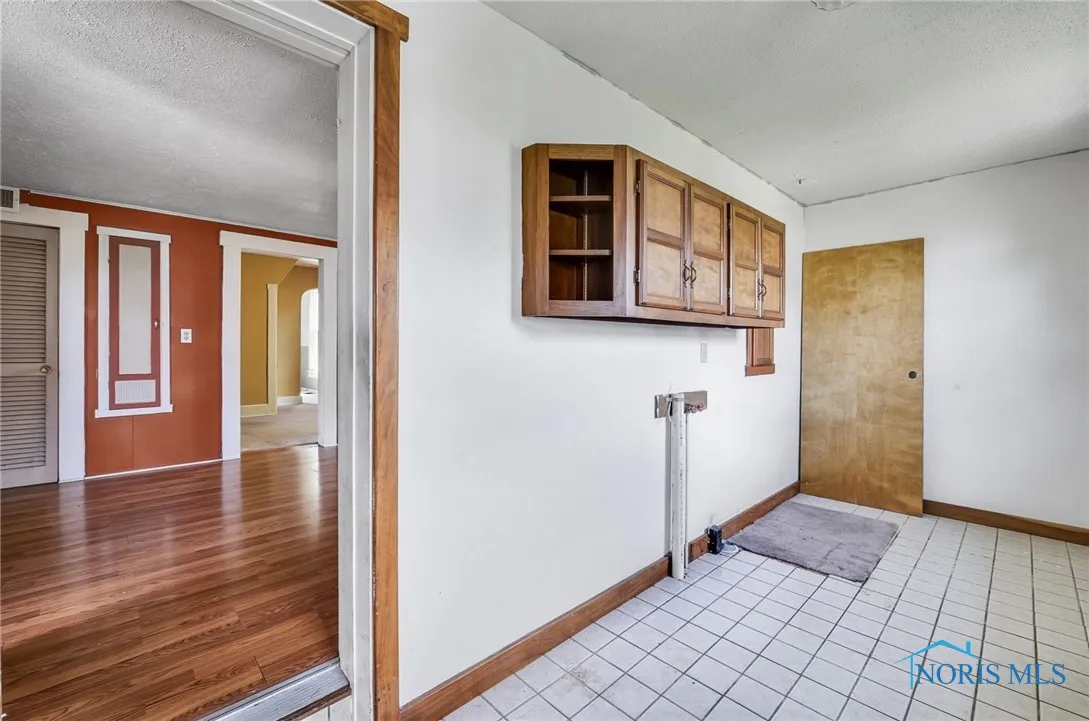 446 Center Street, Findlay, Ohio 45840, 2 Bedrooms Bedrooms, 8 Rooms Rooms,2 BathroomsBathrooms,Residential,For Sale,Center,6130138