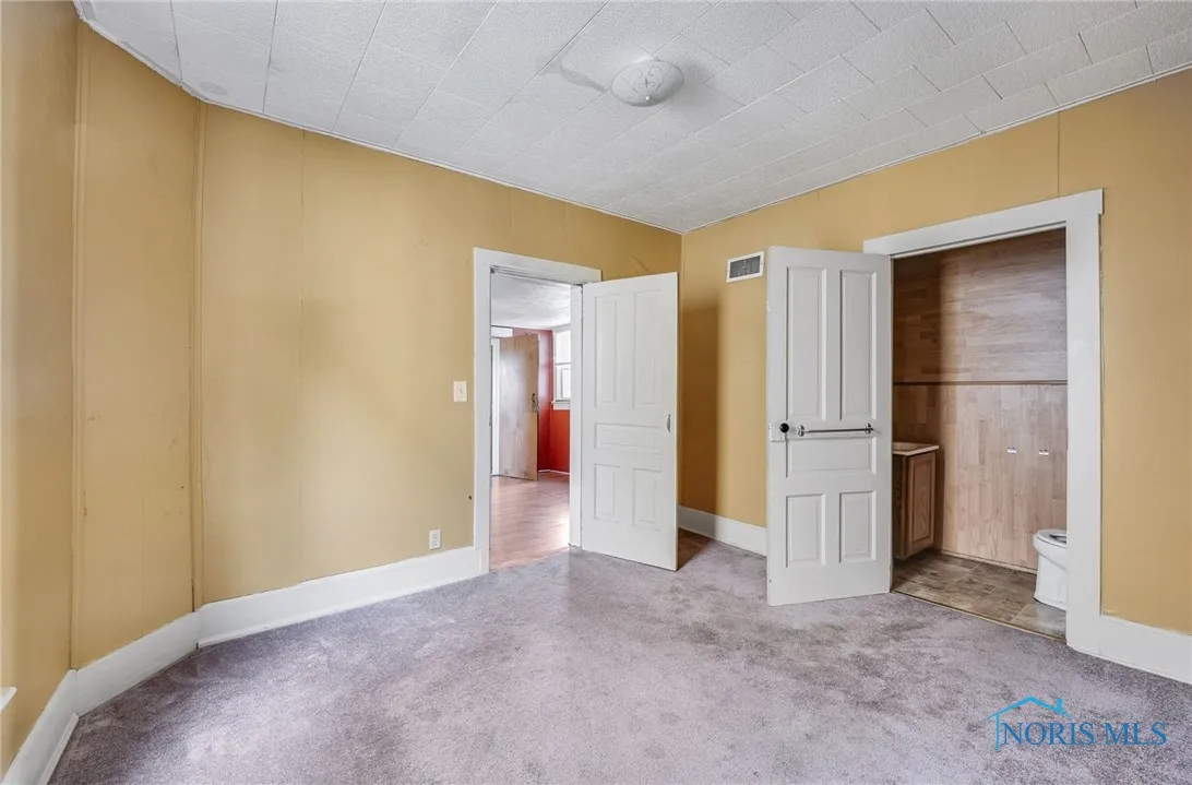 446 Center Street, Findlay, Ohio 45840, 2 Bedrooms Bedrooms, 8 Rooms Rooms,2 BathroomsBathrooms,Residential,For Sale,Center,6130138